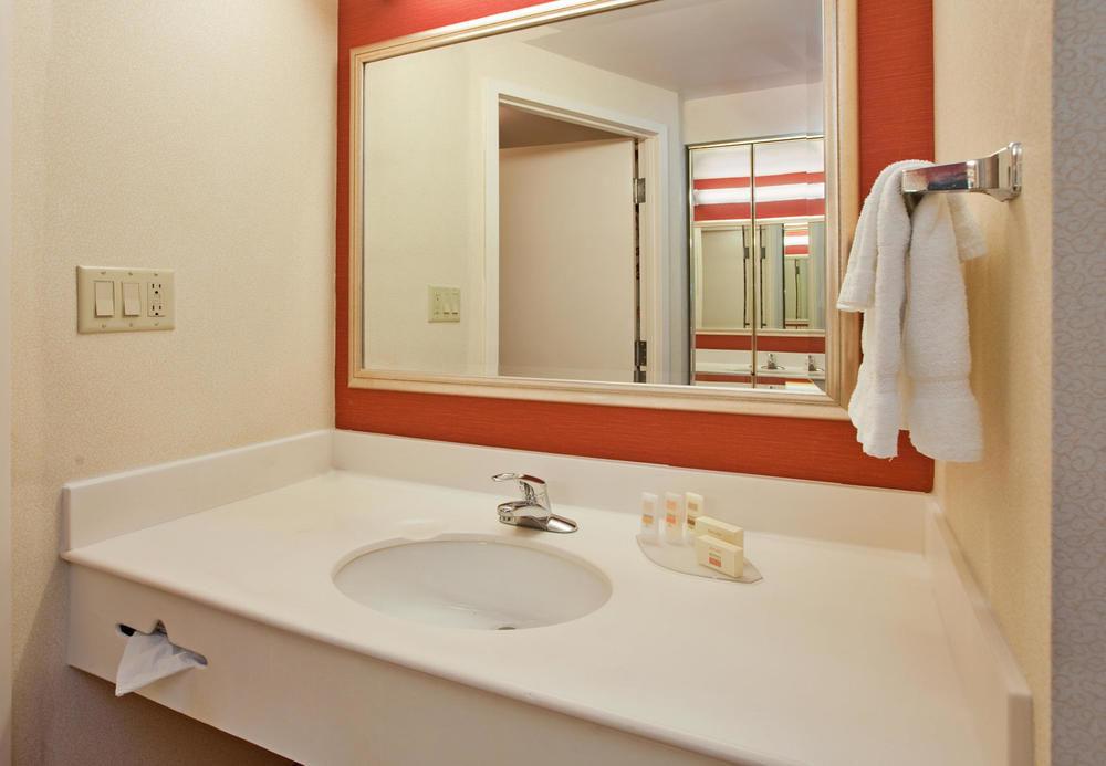 Courtyard By Marriott Toronto Vaughan Exterior foto