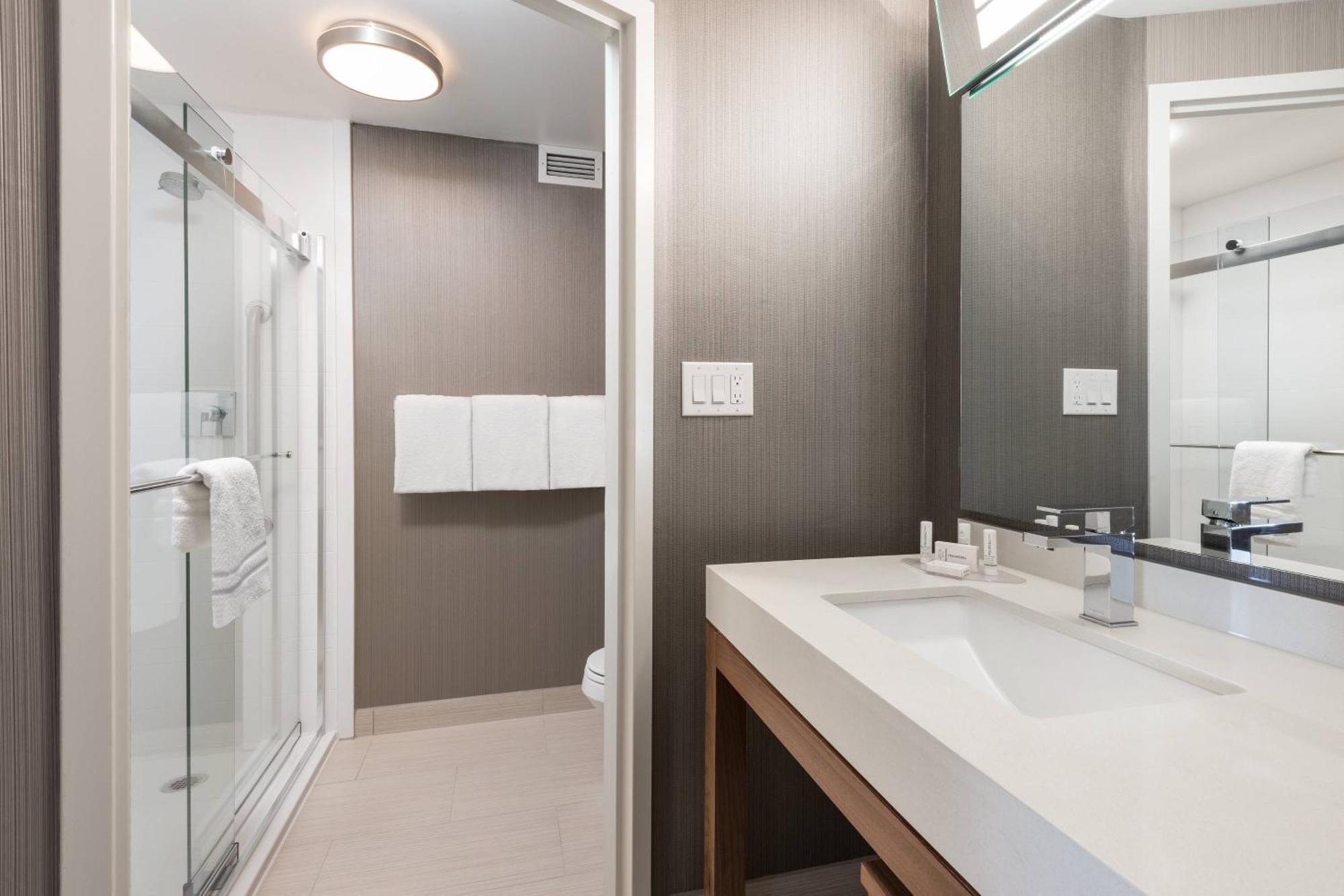 Courtyard By Marriott Toronto Vaughan Exterior foto